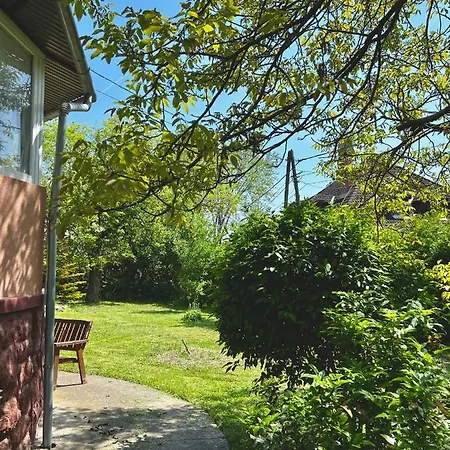 Csodakertes Kishaz Balatonfuzfon * Balatonfůzfő