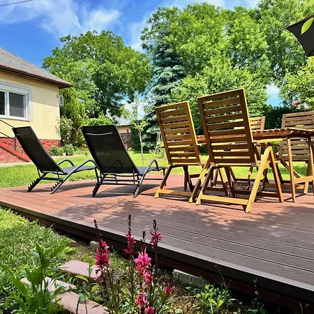 Holiday home Csodakertes Kishaz Balatonfuzfon *